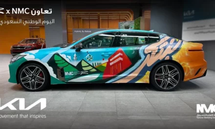 بالتعاون مع فنان سعودي، كيا الأهلية تحتفل باليوم الوطني برسم الهوية الوطنية على سيارتها الرياضية الفاخرة – ستينجر جي تي 