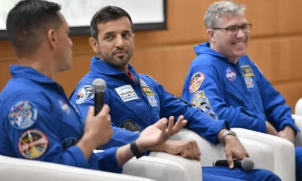 جامعة الإمارات تستضيف رائد الفضاء الإماراتي سلطان النيادي 