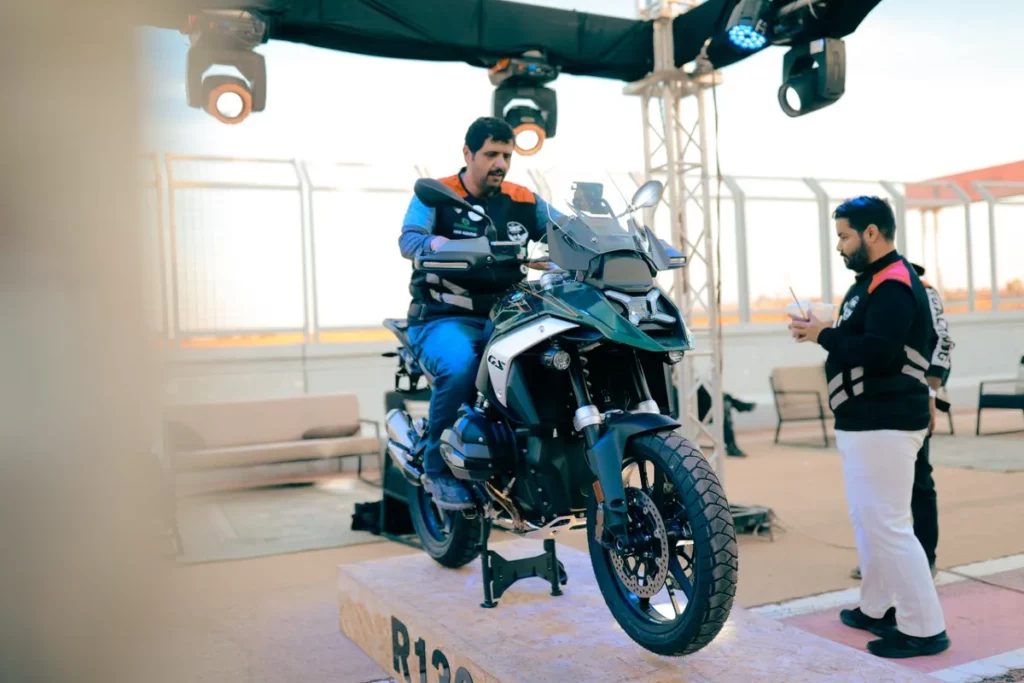 BMW Motorrad  تكشف عن الجيل الجديد من درّاجة R 1300 GS في المملكة العربية السعودية4_ssict_1200_800