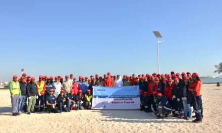 مبادرة بين بلدية الوكرة وفريق أكسيونا تجمع أكثر من 200 كيلوغرام من النفايات في شاطئ الوكرة العام في الدوحة