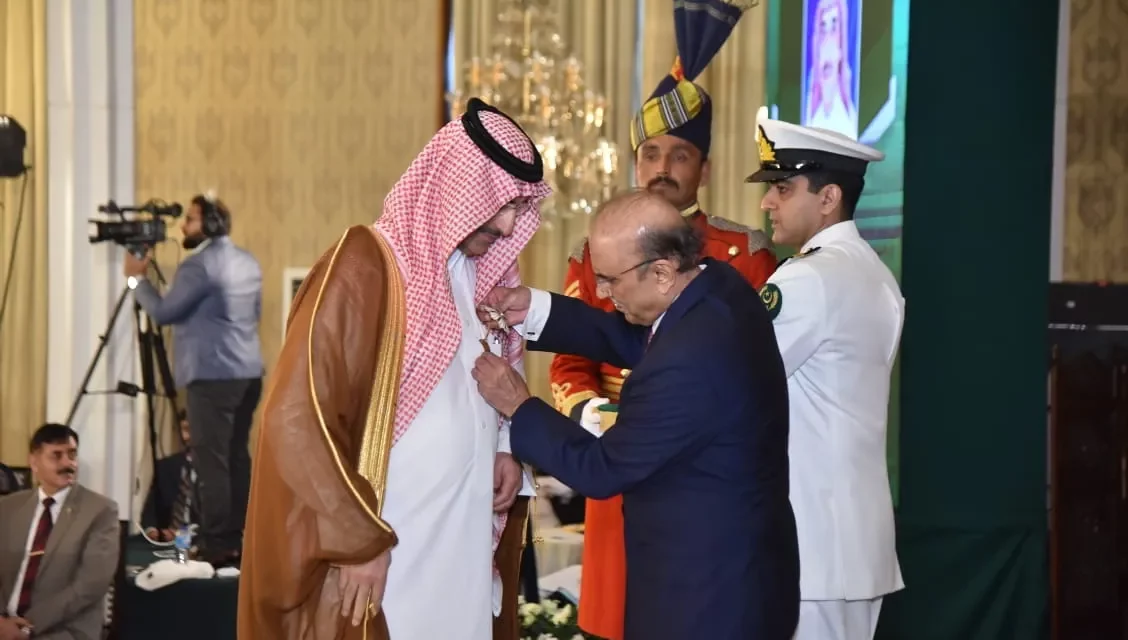 فخامة الرئيس الباكستاني يمنح وسام “هلال قائد أعظم” للرئيس التنفيذي للصندوق السعودي للتنمية