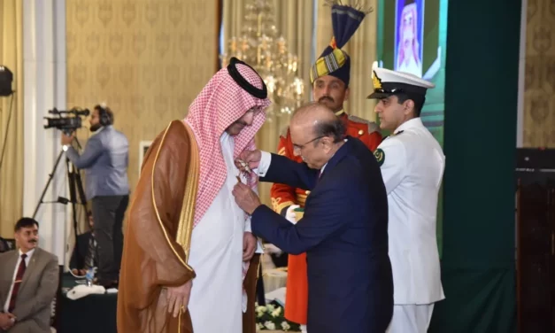 فخامة الرئيس الباكستاني يمنح وسام “هلال قائد أعظم” للرئيس التنفيذي للصندوق السعودي للتنمية